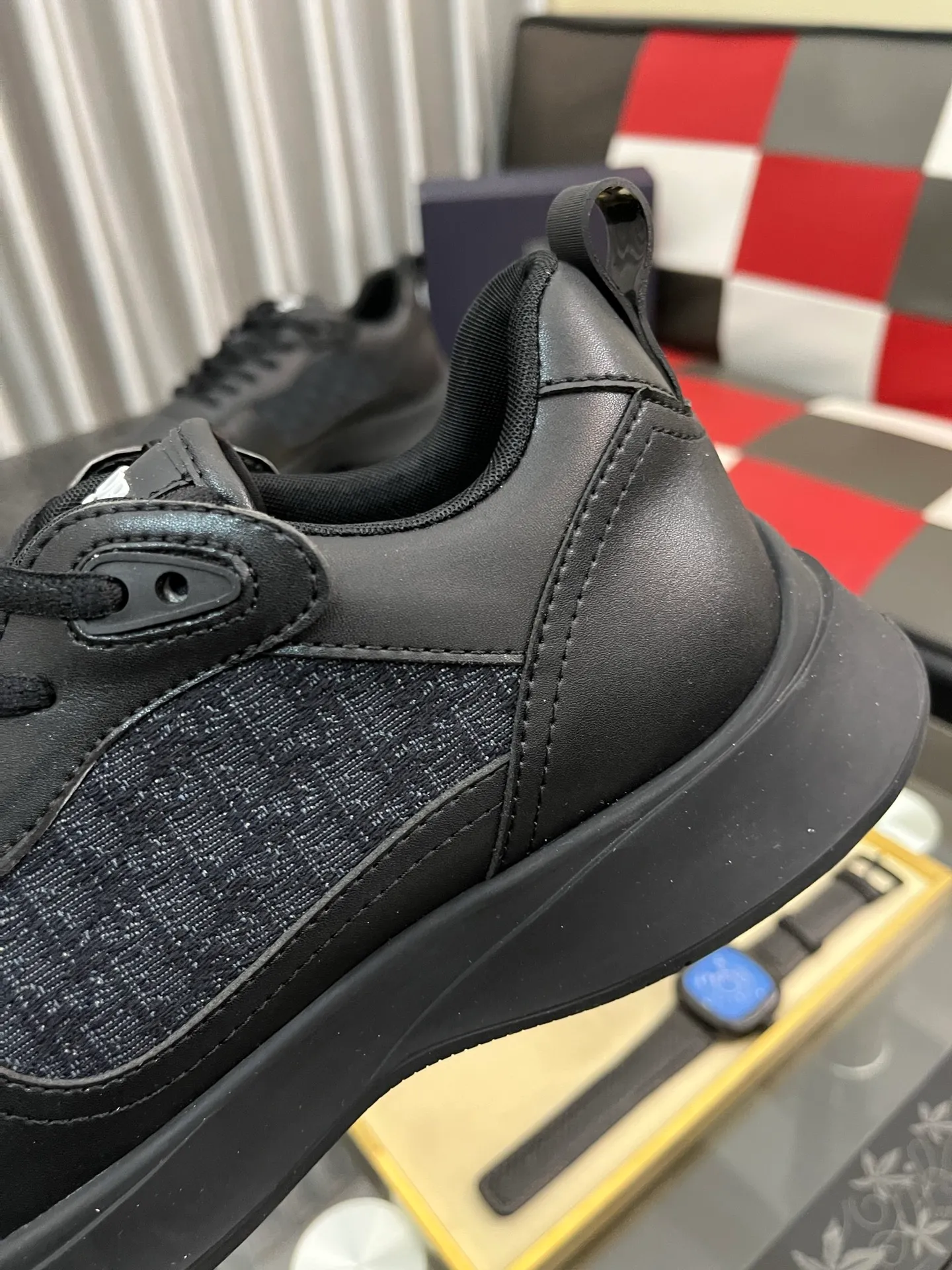 Men's shoes💰: 380⌚️⌚️[Dior] Dior's new men's genuine leather casual shoes, the highest version on the market, any comparison is welcome🆚! The original leather has excellent texture and is super high-end! Fetal sheep net lining imported from Italy, removable pad! Luxurious materials and fine workmanship, highly recommended! Code number: 38-445️⃣Colors available